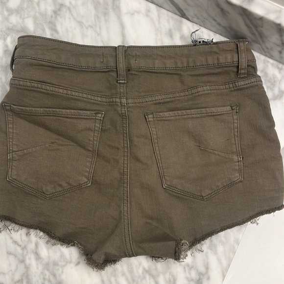 Green Talula aritzia shorts size 29 - Picture 6 of 6